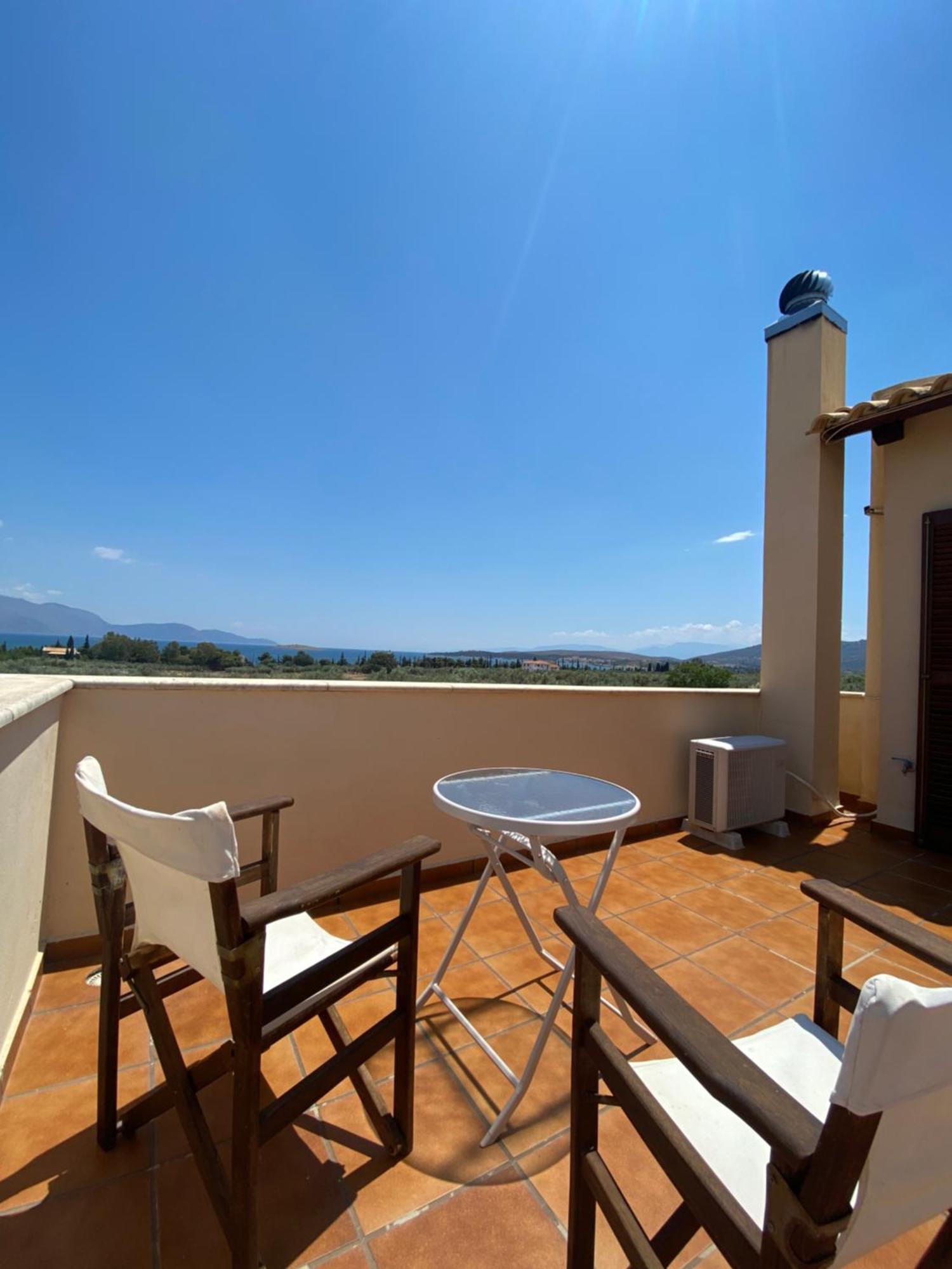Georges Villa Galaxidi, Family, Pool And Garden 외부 사진
