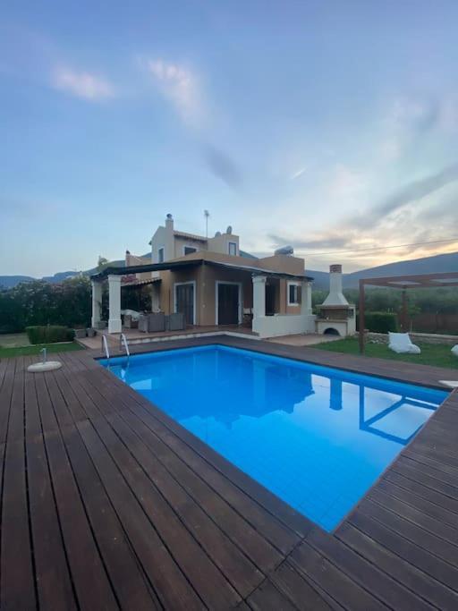 Georges Villa Galaxidi, Family, Pool And Garden 외부 사진