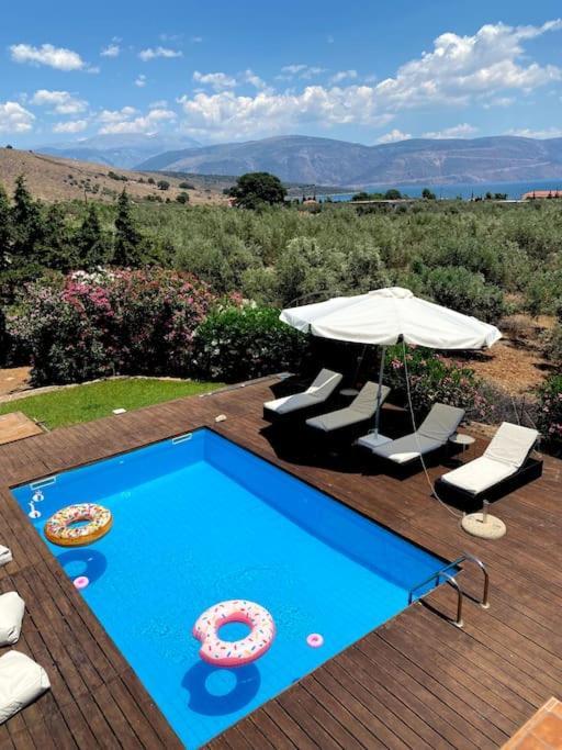 Georges Villa Galaxidi, Family, Pool And Garden 외부 사진