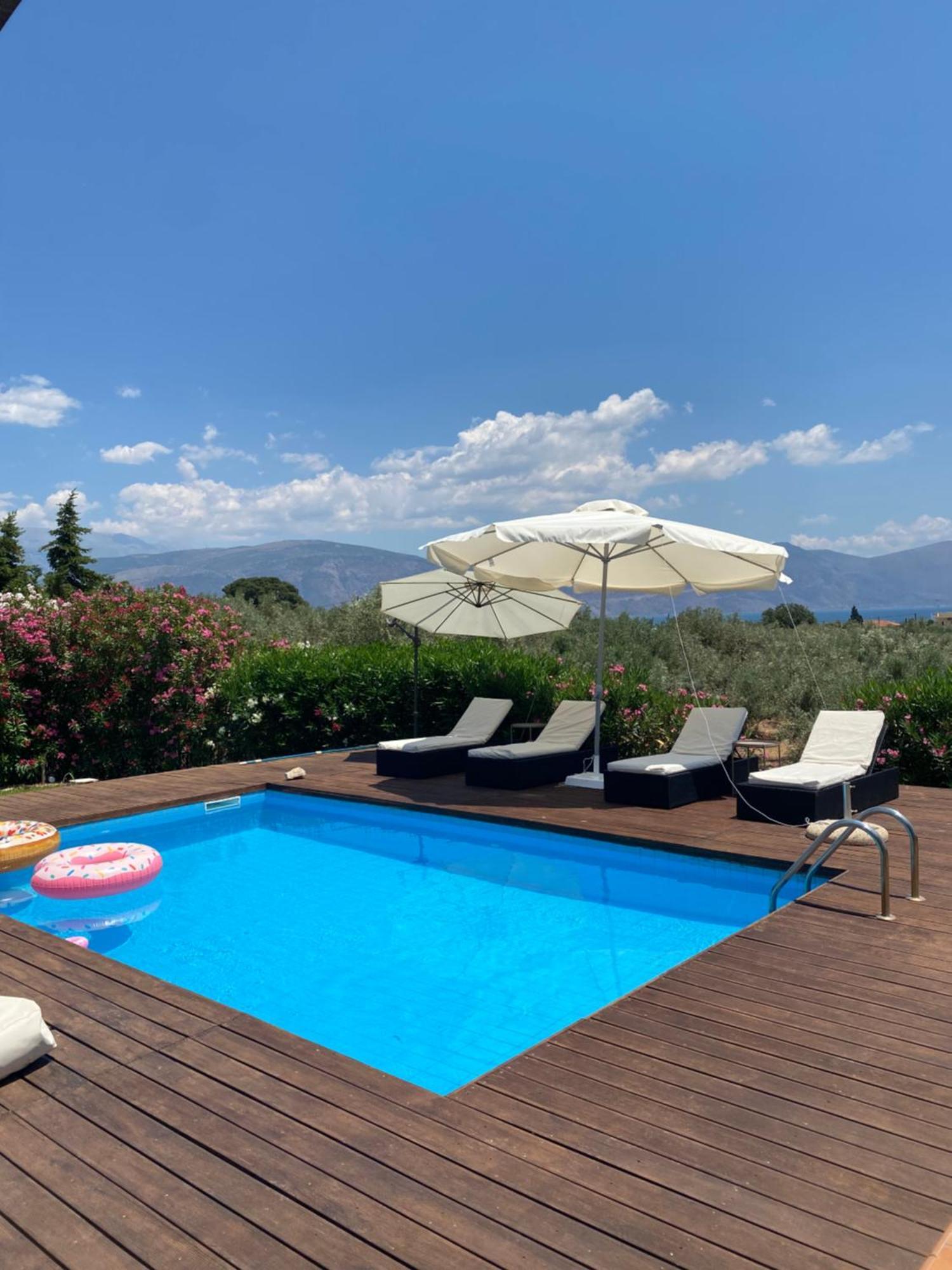 Georges Villa Galaxidi, Family, Pool And Garden 외부 사진